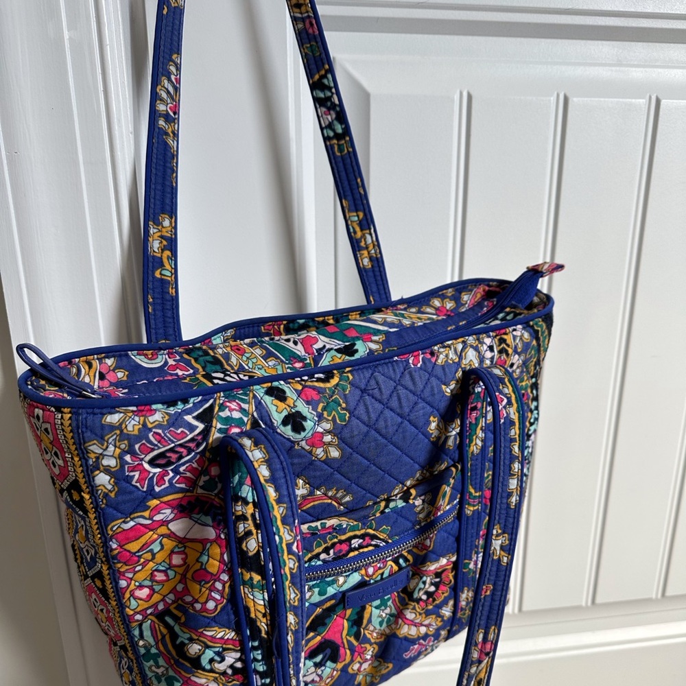 USED  Vera Bradley small tote Fireworks Paisely